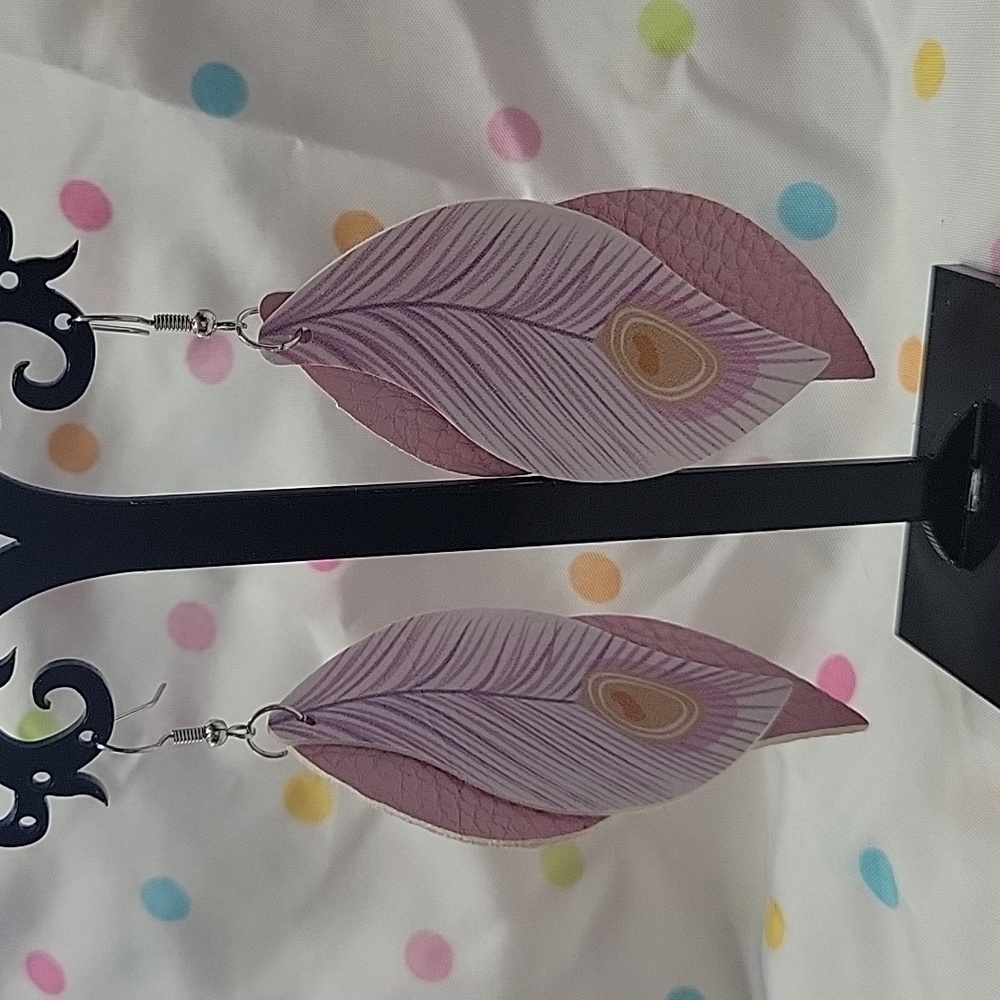 Fashion Jewelry Feather Earrings - Picture 1 of 3
